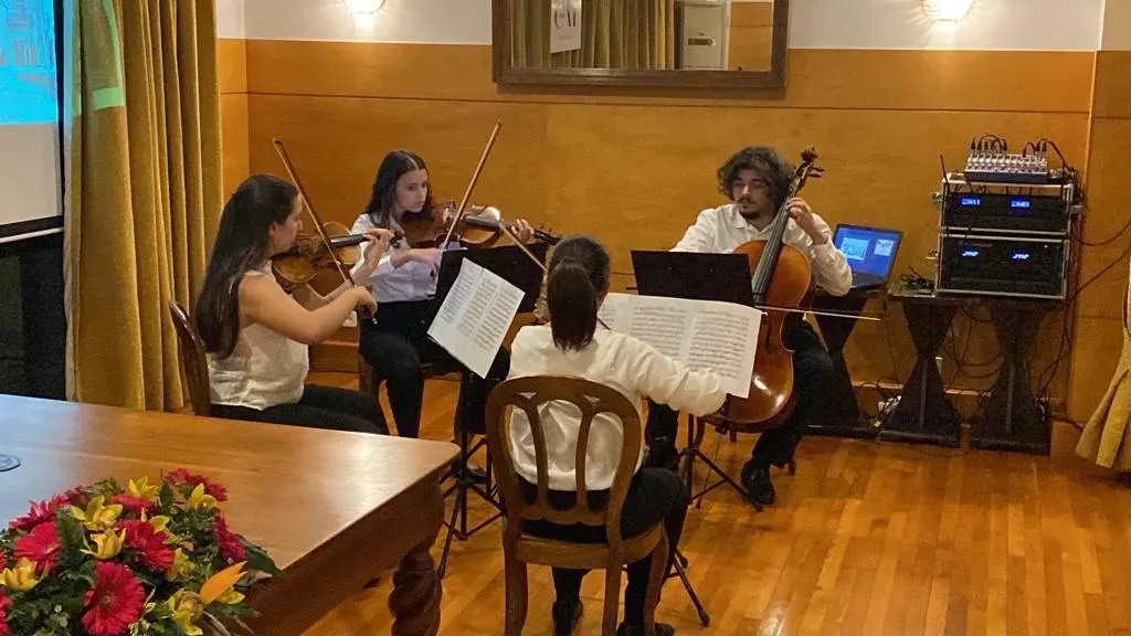 Momento Musical na Associação Assembleia Vianense